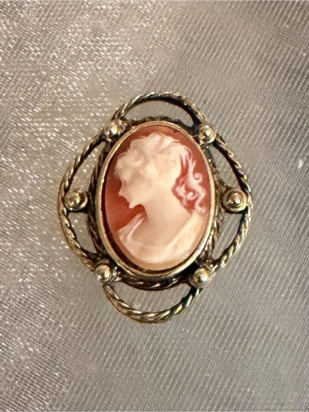 Vintage Cameo Brooch in Pink and Cream with Gold-Tone Frame